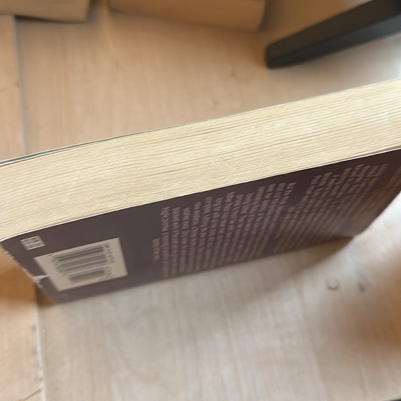 V.C. Andrews Book Set - Ruby, Pearl in the Mist, All That Glitters - Picture 10 of 10